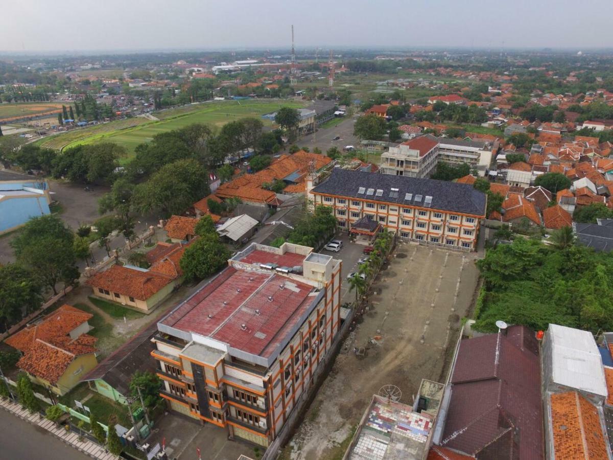 Hotel Wiwi Perkasa 2 Indramayu Exterior photo